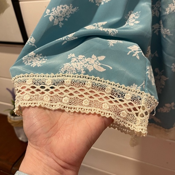 ANDREA GAYLE – Vintage -Teal Floral Top with Lace – Size 14 - Picture 9 of 9